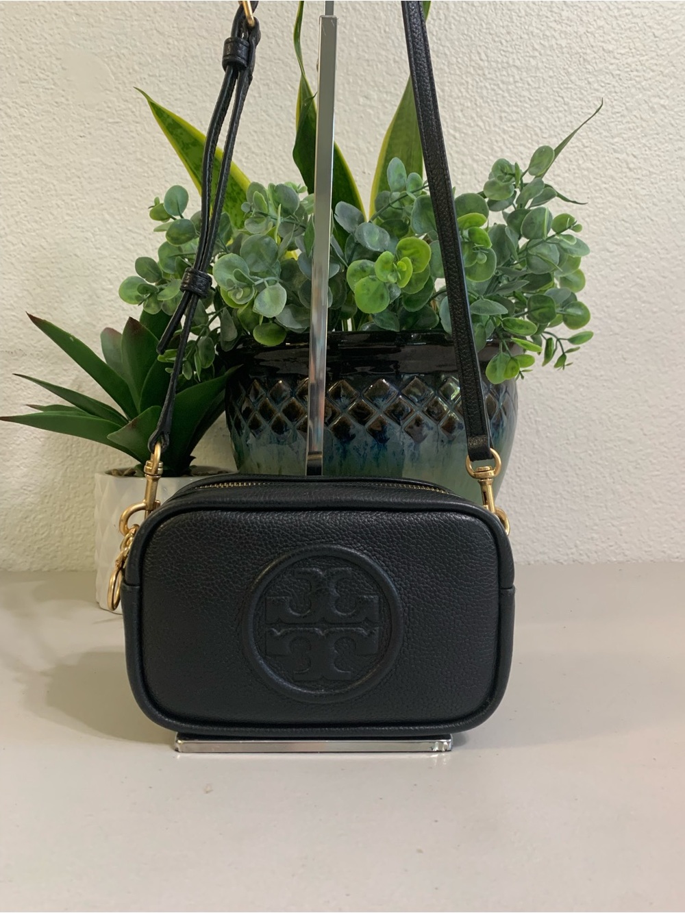 👜💕 Tory Burch Black Pebbled Leather Logo Camera Crossbody with Gold Hardware